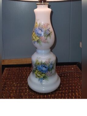 Vintage white milk glass lamp (UPDATED) please read description.